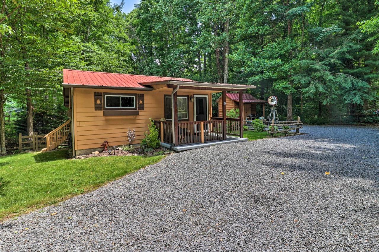 Vintage Creekside Cottage With Hot Tub And Grill! Maggie Valley Esterno foto