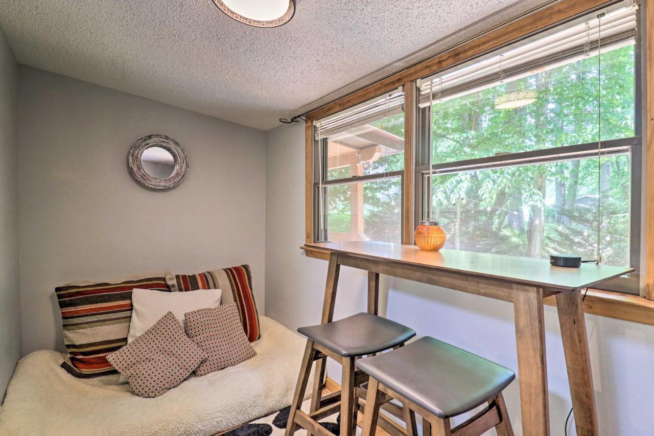 Vintage Creekside Cottage With Hot Tub And Grill! Maggie Valley Esterno foto