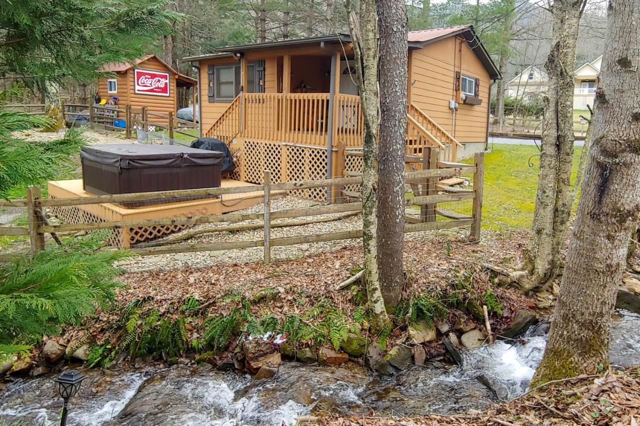 Vintage Creekside Cottage With Hot Tub And Grill! Maggie Valley Esterno foto